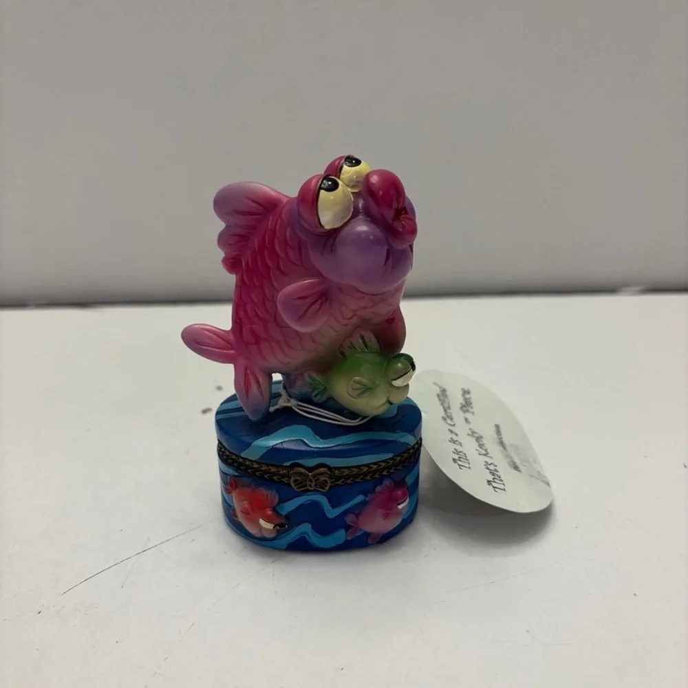 NWT That's Kooky FISH Trinket Box Big Lips and Eyes Purple and Green Fish Blue